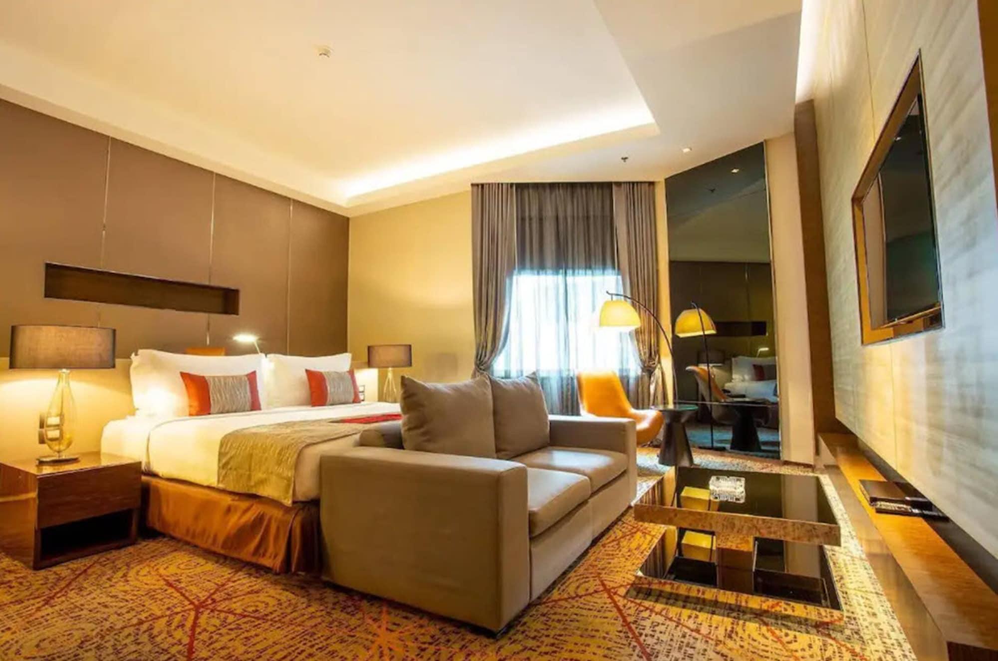 Graceland Bangkok By Grace Hotel - Sha Extra Plus Exterior foto