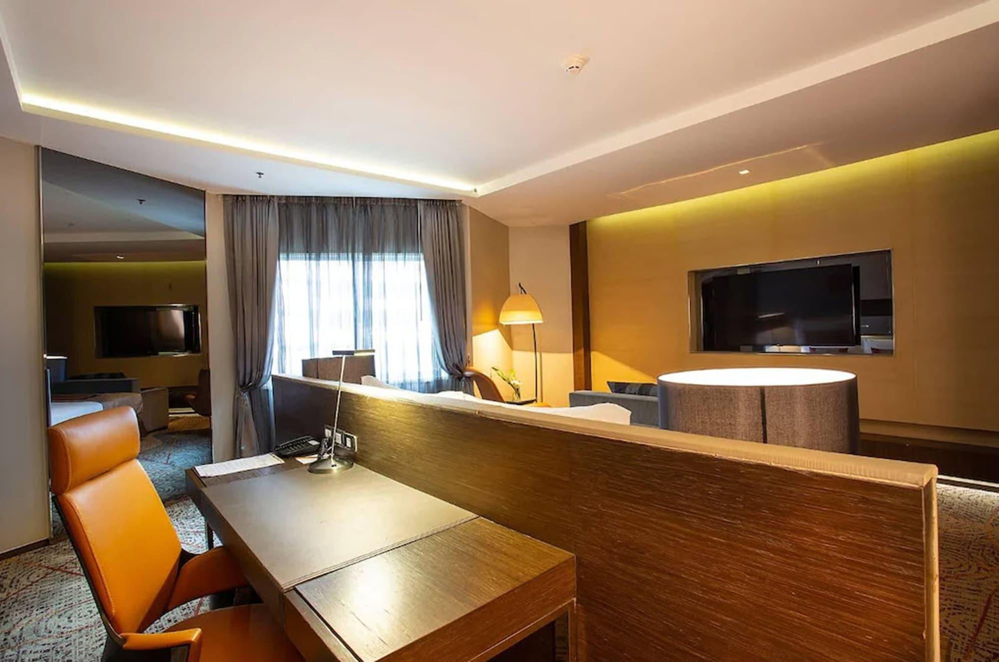 Graceland Bangkok By Grace Hotel - Sha Extra Plus Exterior foto