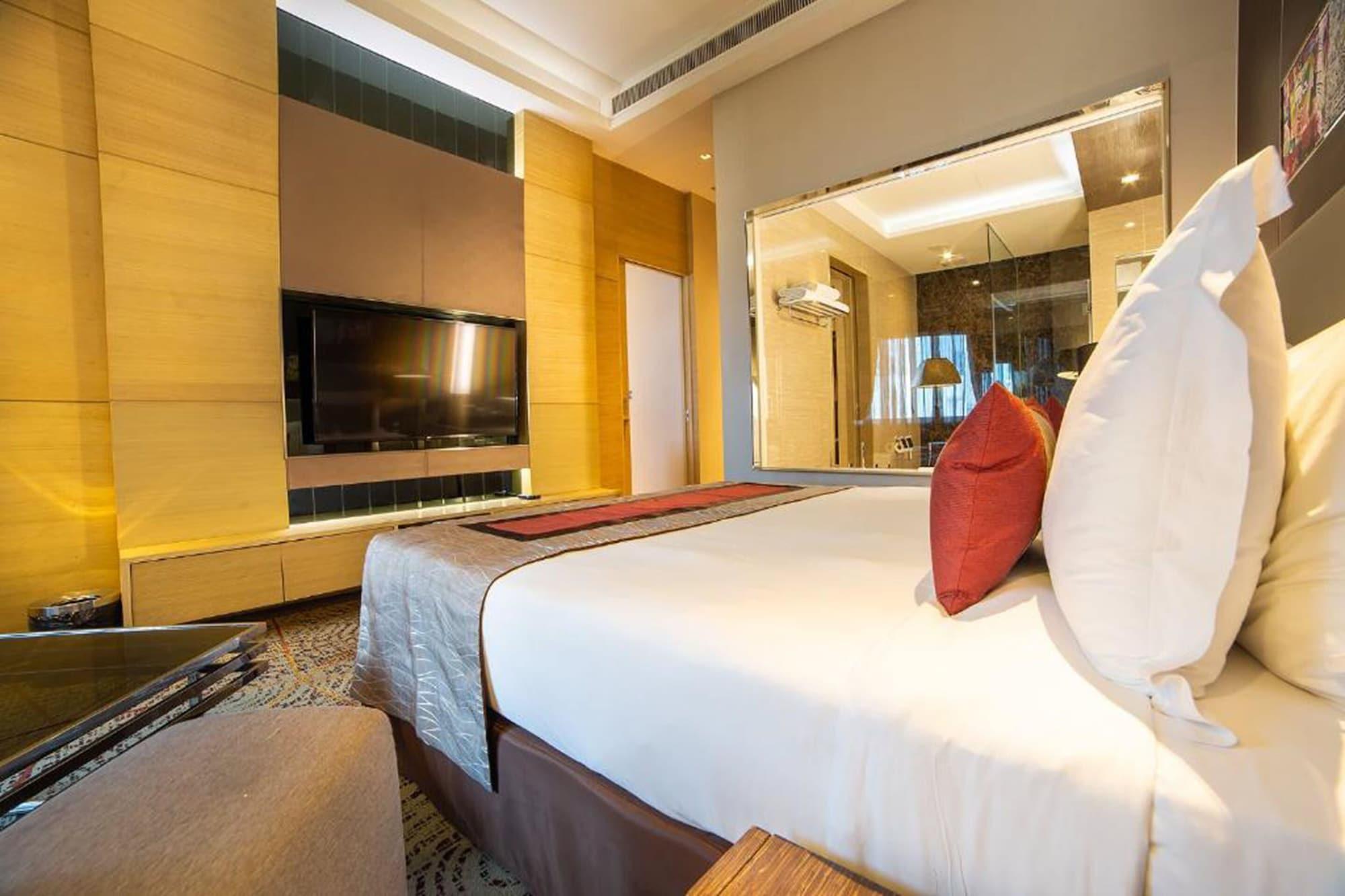Graceland Bangkok By Grace Hotel - Sha Extra Plus Exterior foto
